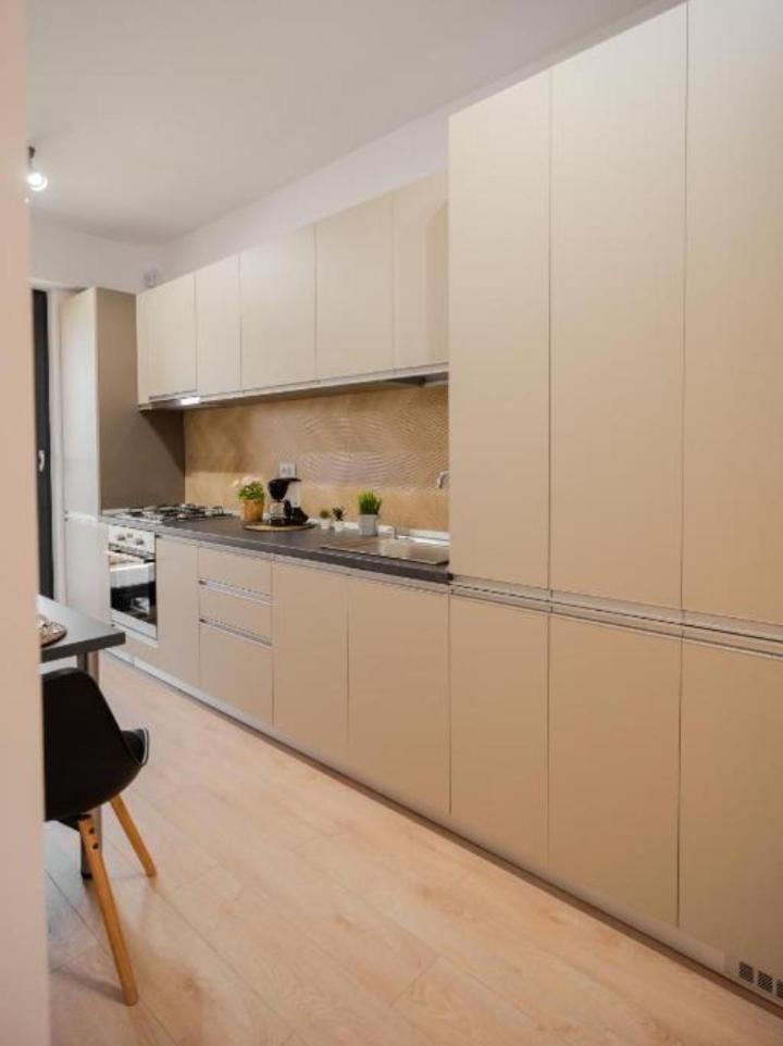 Lux Apartament Bacău Exteriör bild